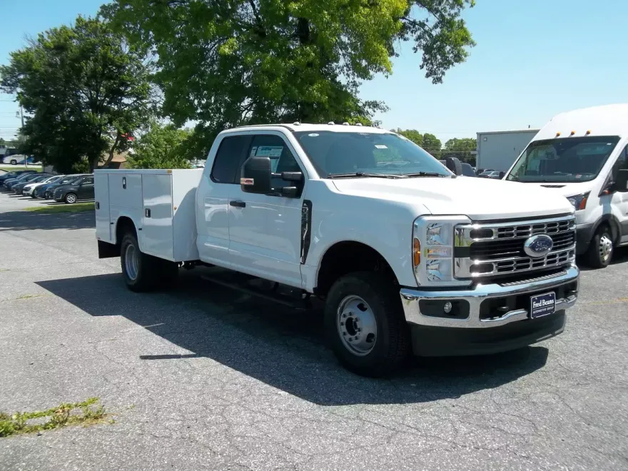 2025 Ford F-350 XL photo 1