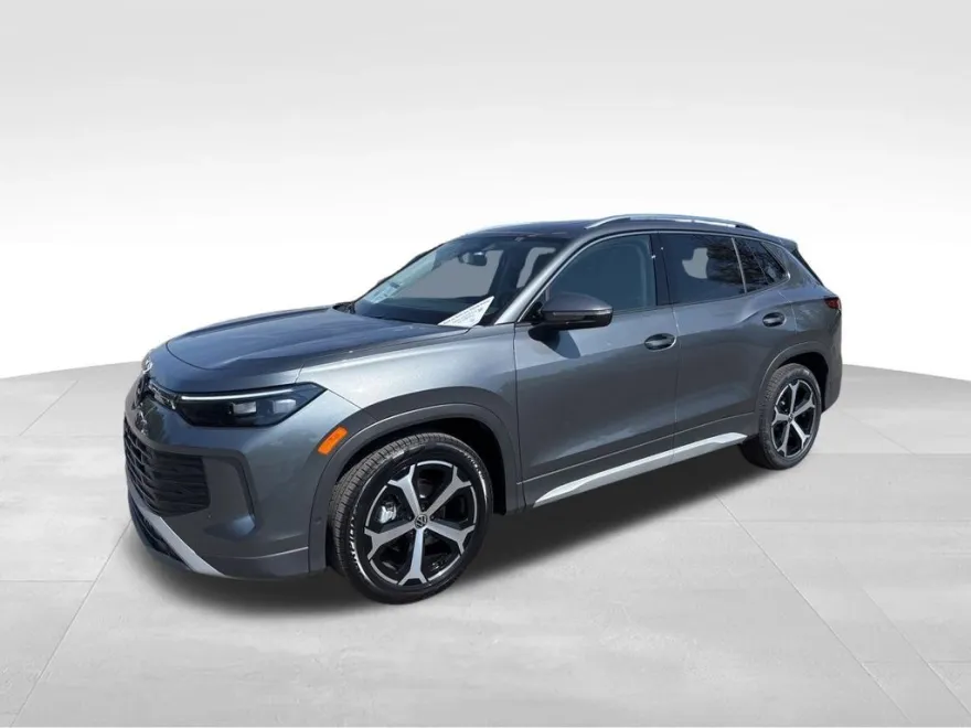 2025 Volkswagen Tiguan SE photo 1