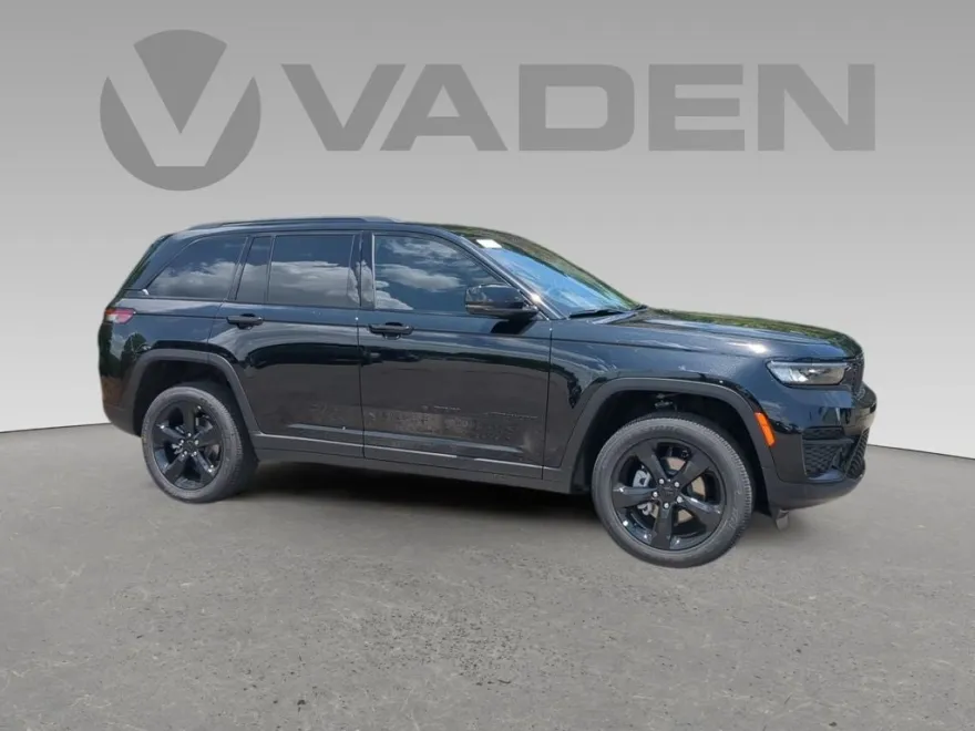 2025 Jeep Grand Cherokee Altitude photo 1
