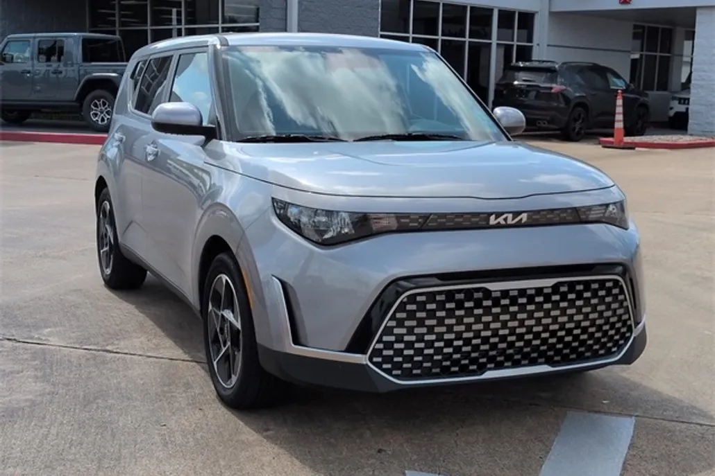2024 Kia Soul EX photo 1