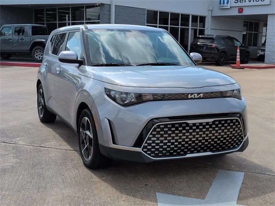 2024 Kia Soul EX photo 1