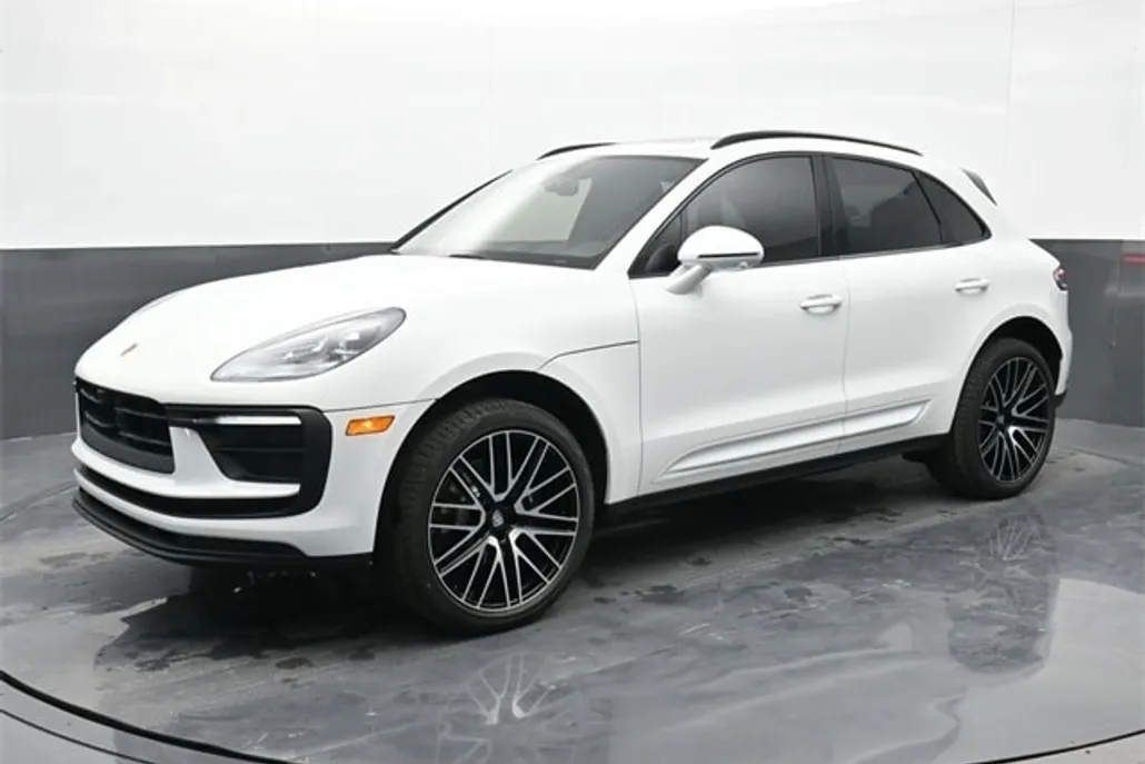 2025 Porsche Macan S photo 1