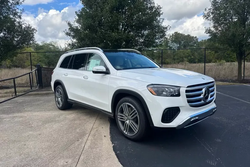 2026 Mercedes Benz GLS 450 4MATIC photo 1