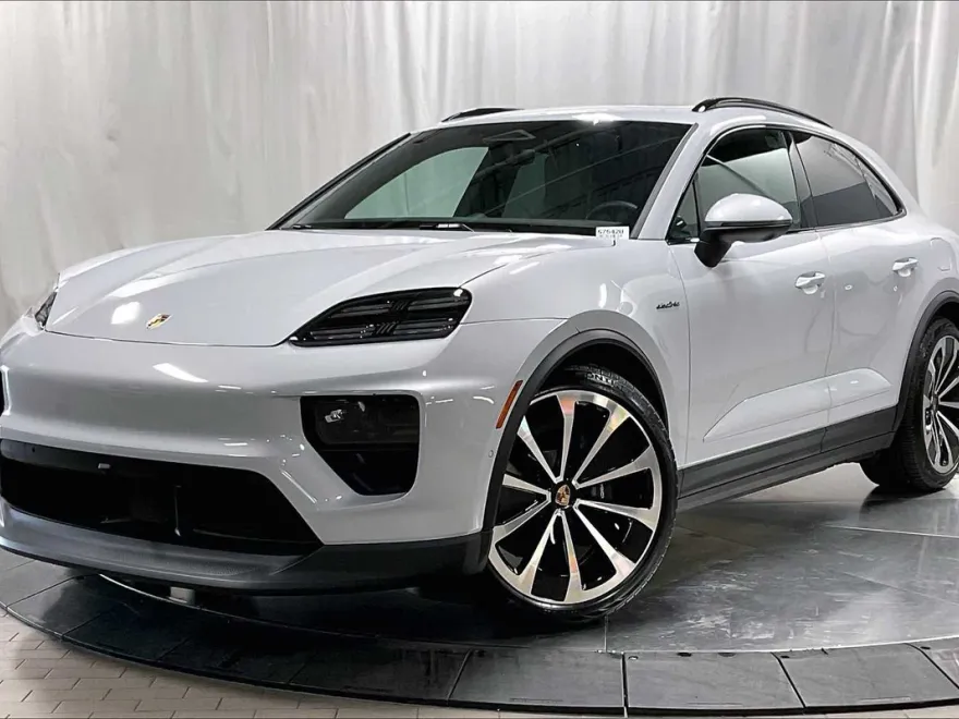 2025 Porsche Macan Electric photo 1