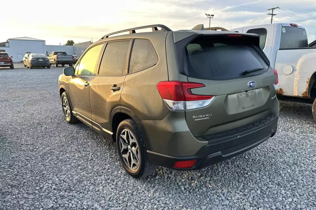 2023 Subaru Forester Premium photo 1