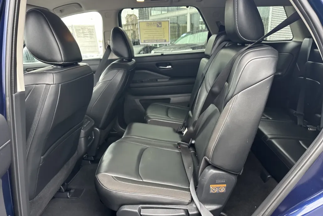 2023 Nissan Pathfinder SL photo 1