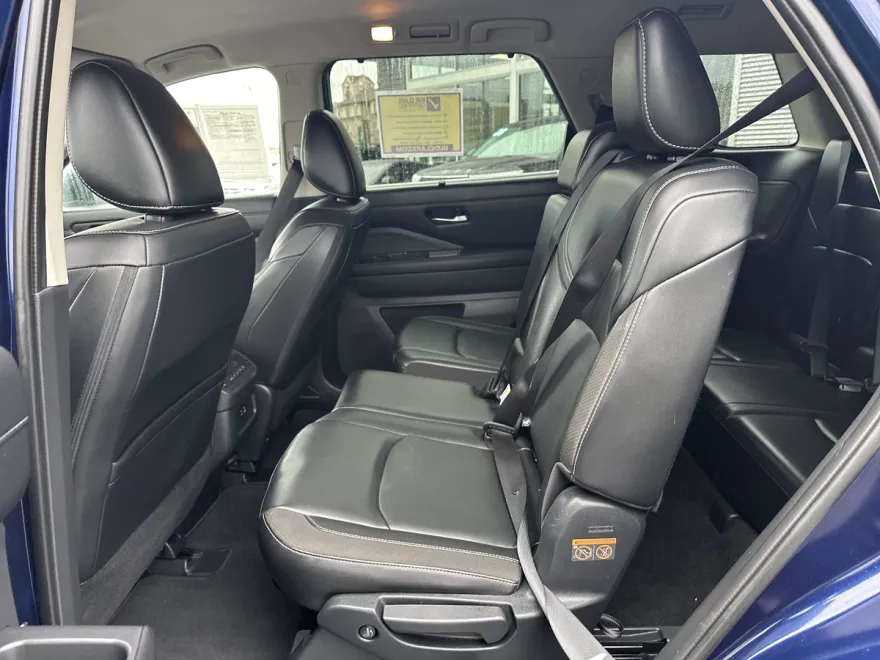 2023 Nissan Pathfinder SL photo 1