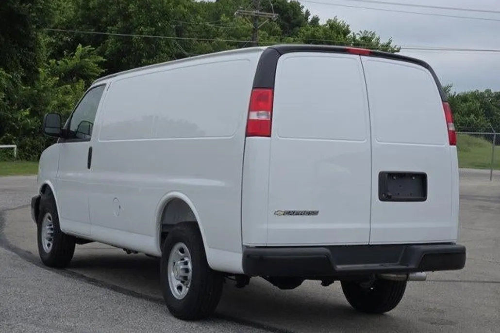 2025 Chevrolet Express Cargo 2500 Base photo 1