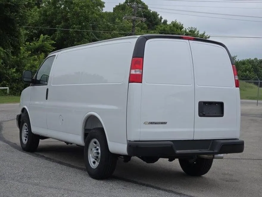 2025 Chevrolet Express Cargo 2500 Base photo 1
