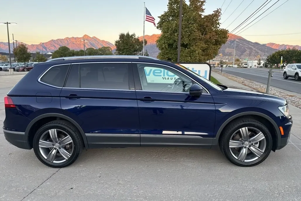 2021 Volkswagen Tiguan R-Line Black SEL photo 1
