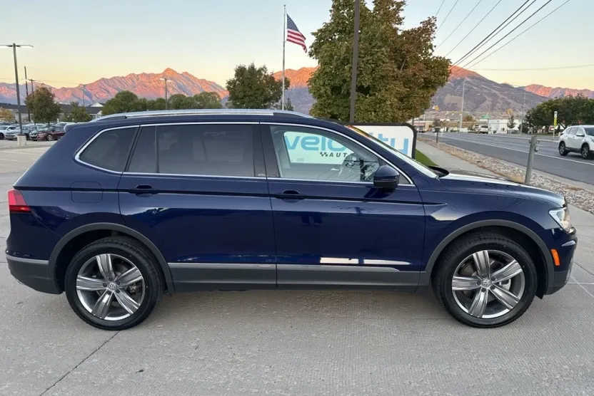 2021 Volkswagen Tiguan R-Line Black SEL photo 1
