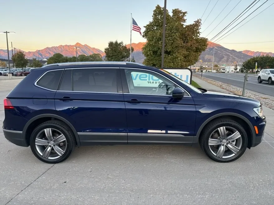 2021 Volkswagen Tiguan R-Line Black SEL photo 1