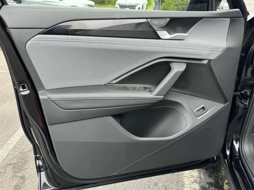 2025 Volkswagen Tiguan SE R-Line Black photo 1