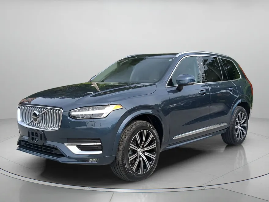 2025 Volvo XC90 B5 Core photo 1