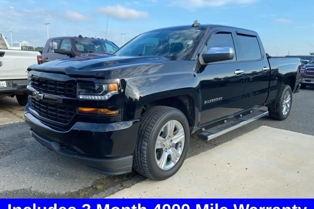 2018 Chevrolet Silverado 1500 Custom photo 1