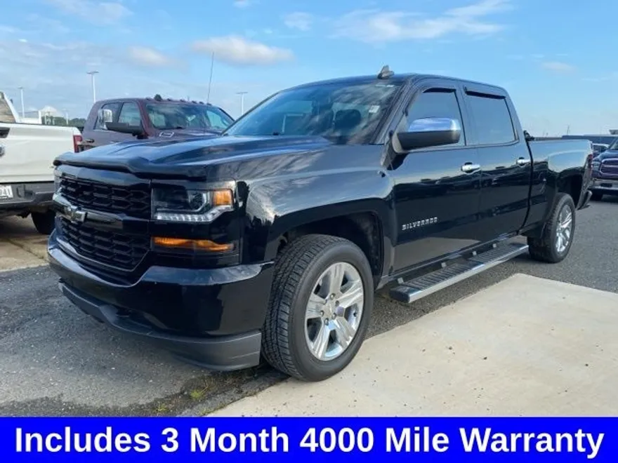 2018 Chevrolet Silverado 1500 Custom photo 1
