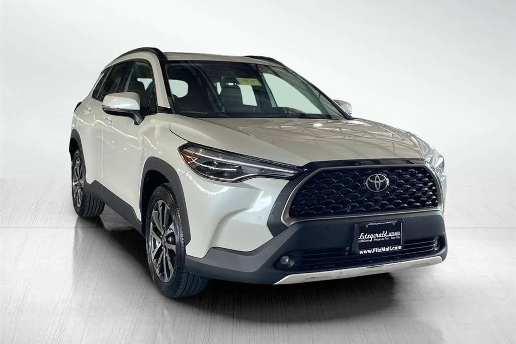 2022 Toyota Corolla Cross XLE photo 1