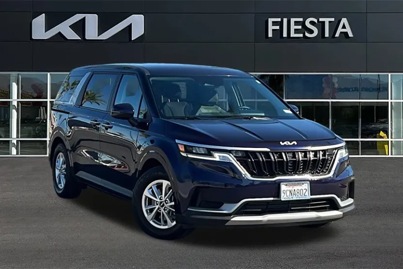 2023 Kia Carnival LX photo 1