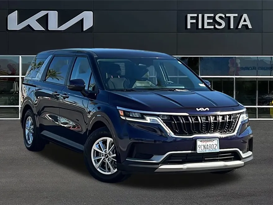 2023 Kia Carnival LX photo 1