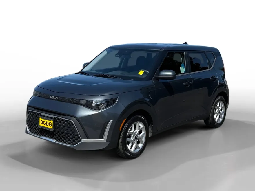 2023 Kia Soul LX photo 1
