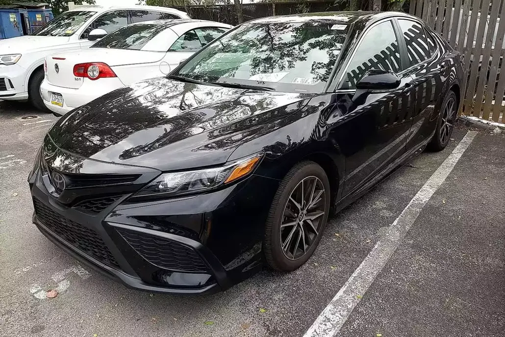 2023 Toyota Camry SE photo 1