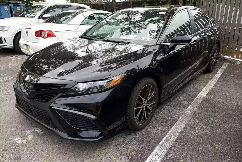 2023 Toyota Camry SE photo 1