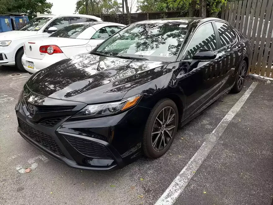 2023 Toyota Camry SE photo 1