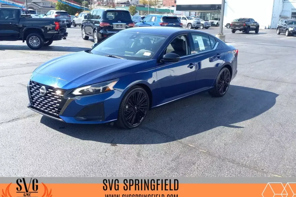 2023 Nissan Altima 2.5 SR photo 1