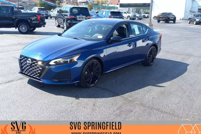 2023 Nissan Altima 2.5 SR photo 1