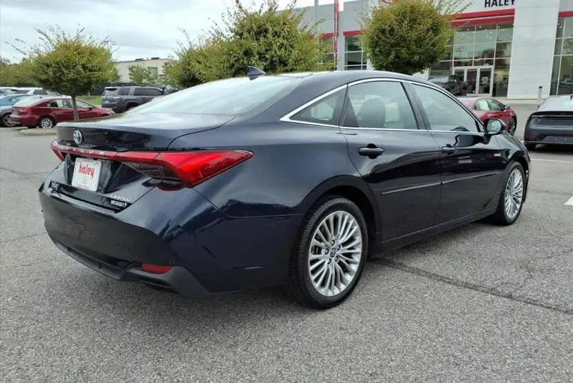 2021 Toyota Avalon Hybrid Limited photo 1