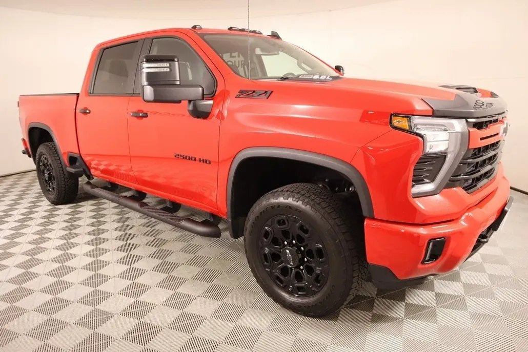 2024 Chevrolet Silverado 2500HD LT photo 1