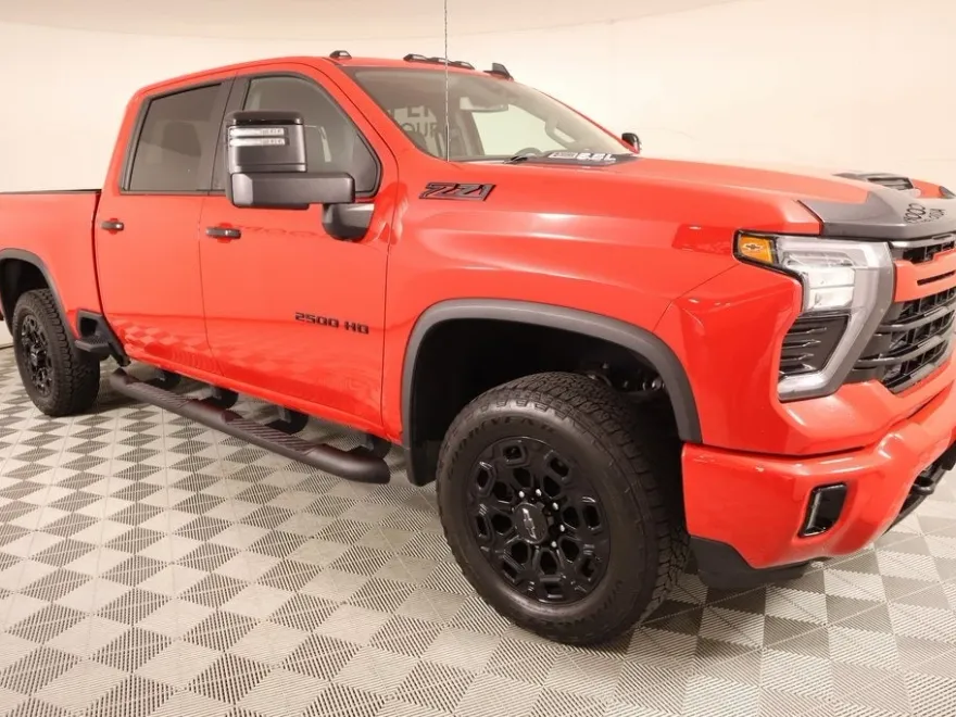 2024 Chevrolet Silverado 2500HD LT photo 1