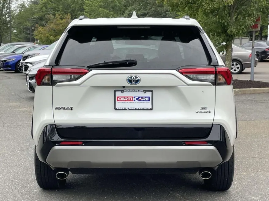 2022 Toyota RAV4 Hybrid SE photo 1
