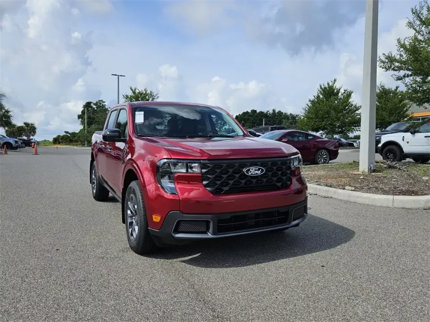 2025 Ford Maverick XLT photo 1