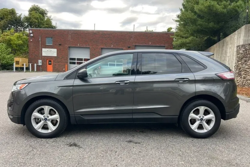 2018 Ford Edge SE photo 1