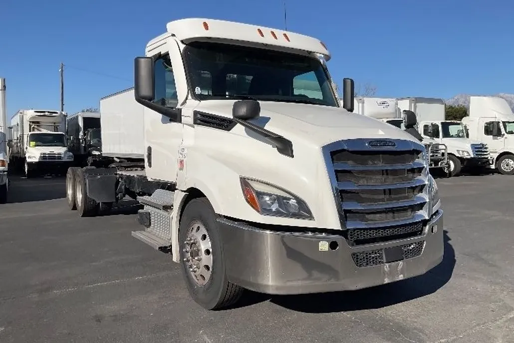 2021 Freightliner Cascadia 126" Day cab photo 1