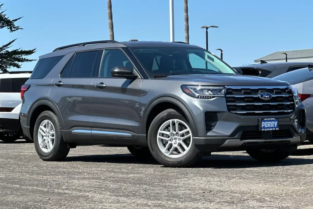 2025 Ford Explorer photo 1