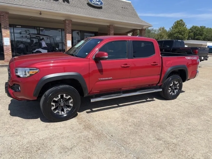 2022 Toyota Tacoma SR5 photo 1