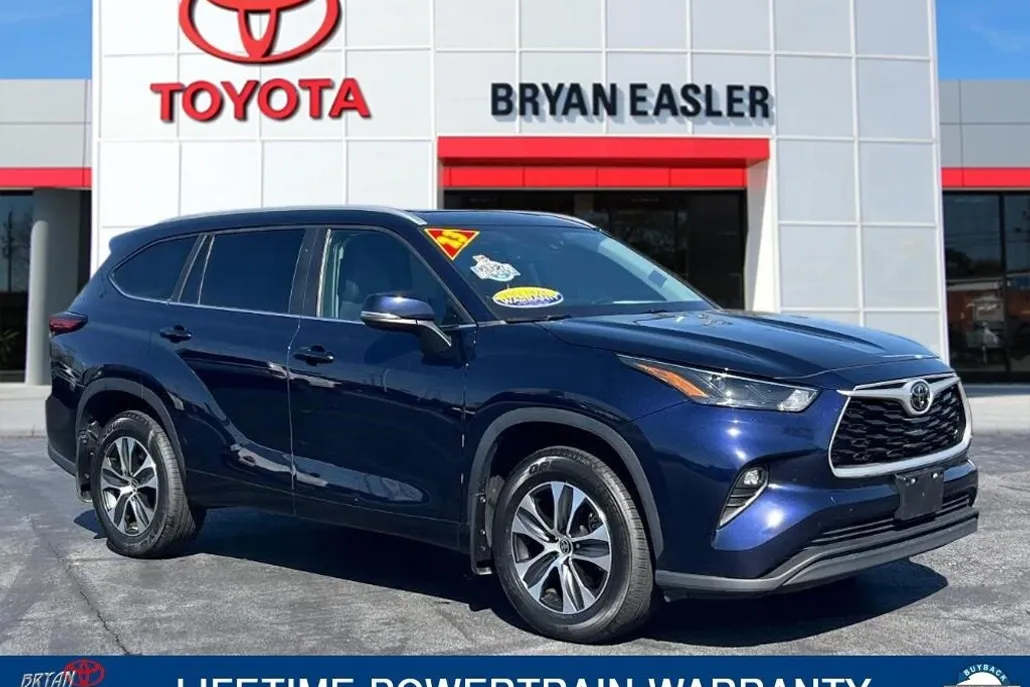2023 Toyota Highlander L photo 1