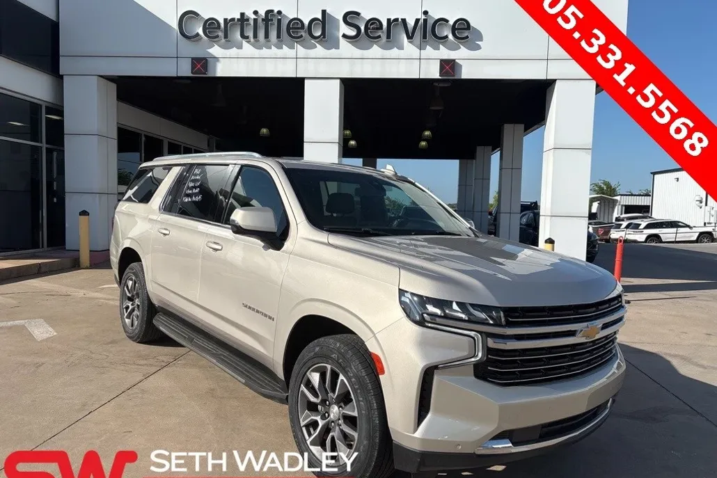 2021 Chevrolet Suburban LT photo 1