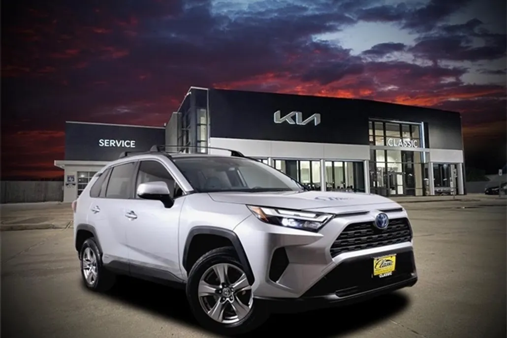 2022 Toyota RAV4 Hybrid XLE photo 1
