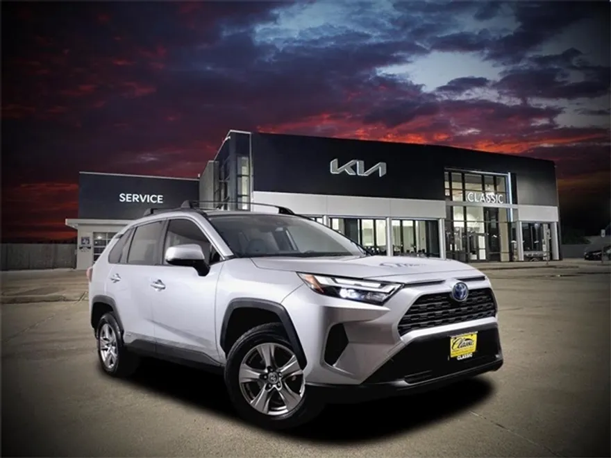 2022 Toyota RAV4 Hybrid XLE photo 1
