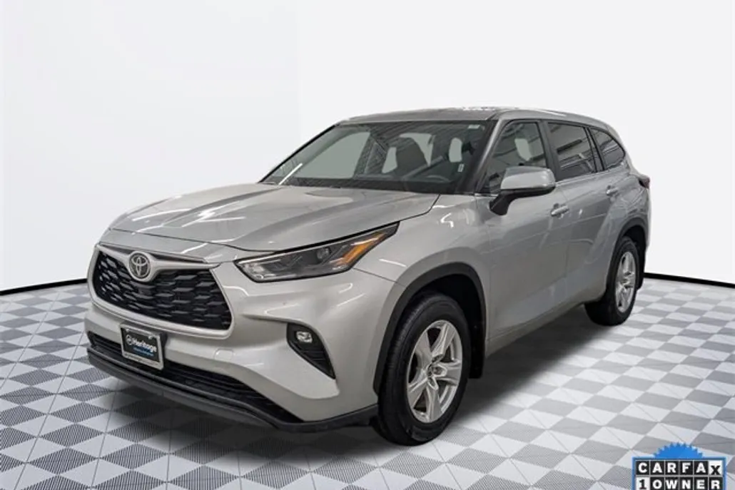 2024 Toyota Highlander LE Sport photo 1