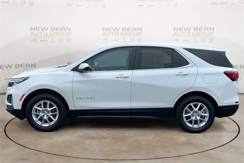 2024 Chevrolet Equinox LT photo 1
