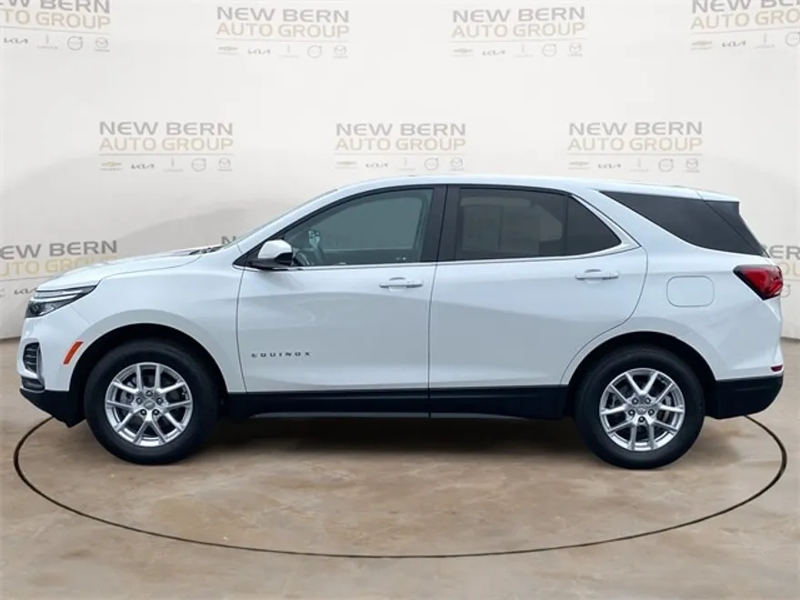 2024 Chevrolet Equinox LT photo 1