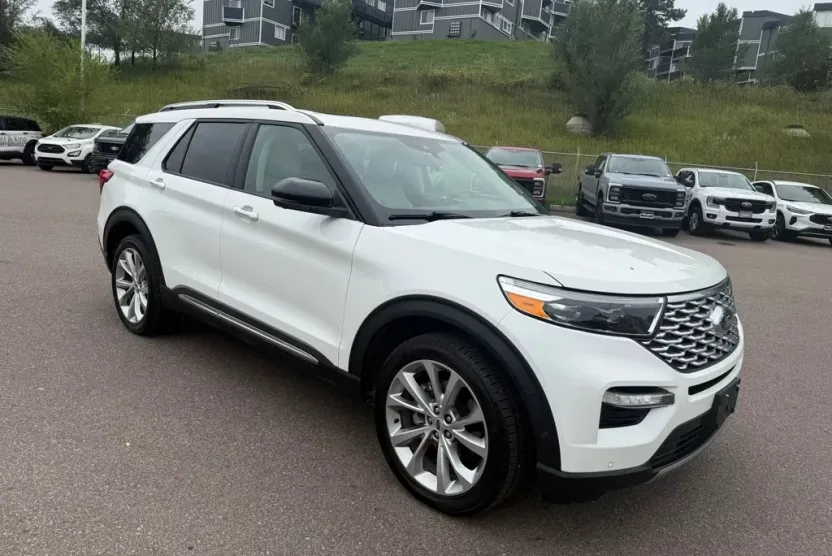 2021 Ford Explorer Platinum photo 1
