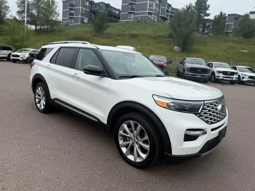 2021 Ford Explorer Platinum photo 1