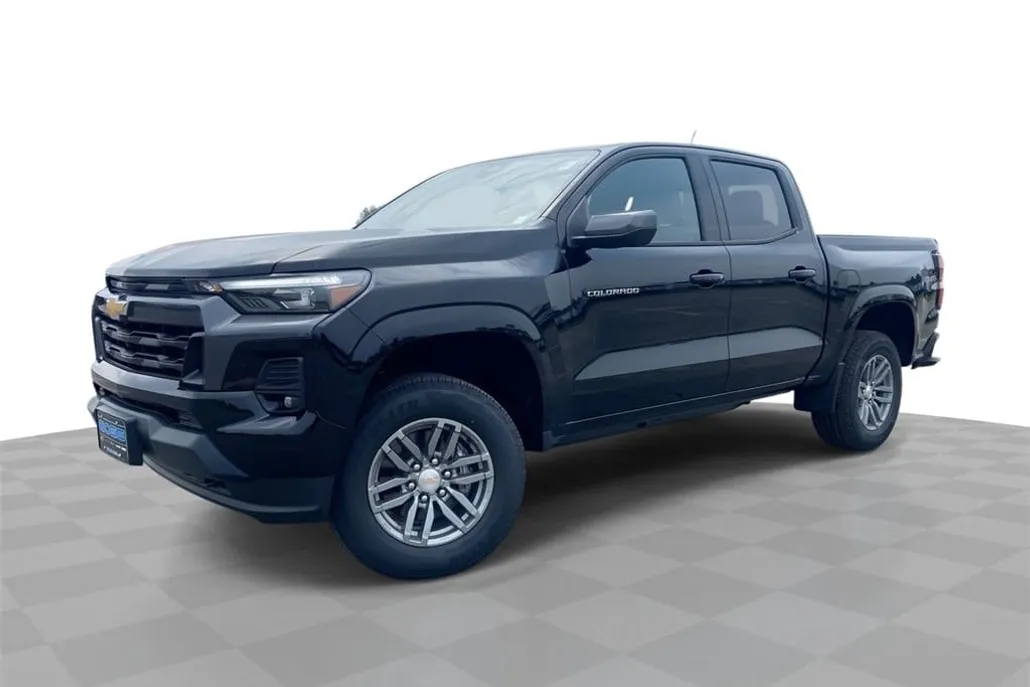 2025 Chevrolet Colorado Work Truck LT photo 1
