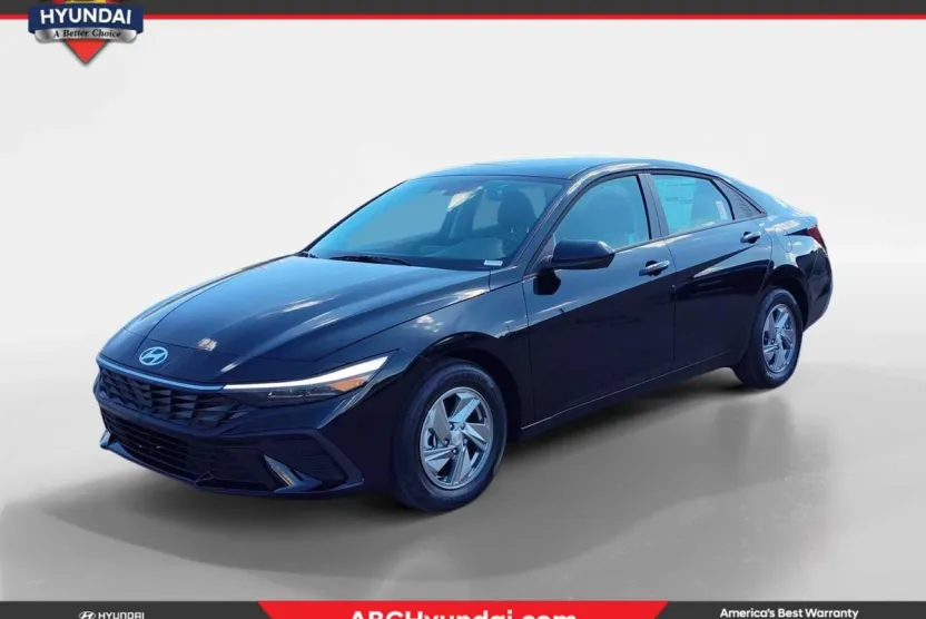 2025 Hyundai Elantra SE photo 1
