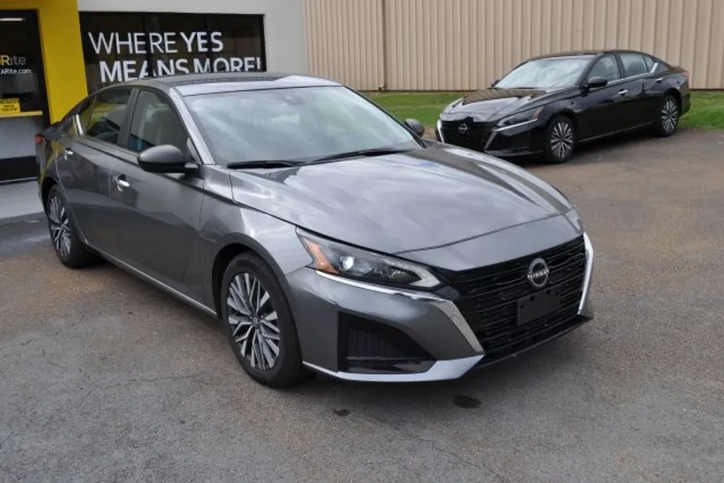 2024 Nissan Altima 2.5 SV photo 1
